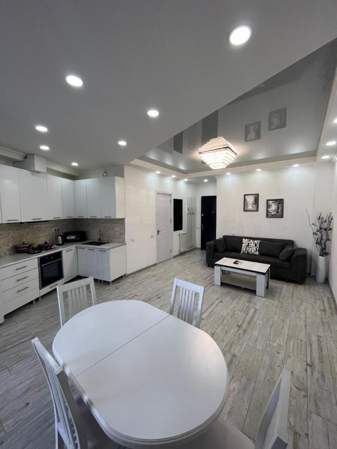 Kobi Apartments Тбилиси Екстериор снимка